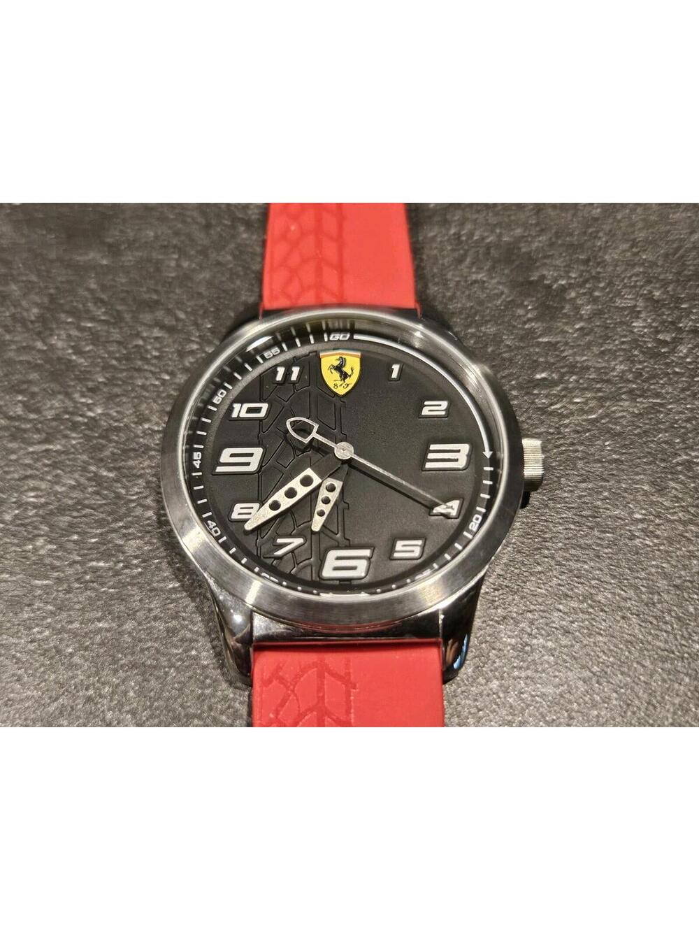 Ferrari Men's 840019 Pitlane Red Silicone Watch New Battery Working
